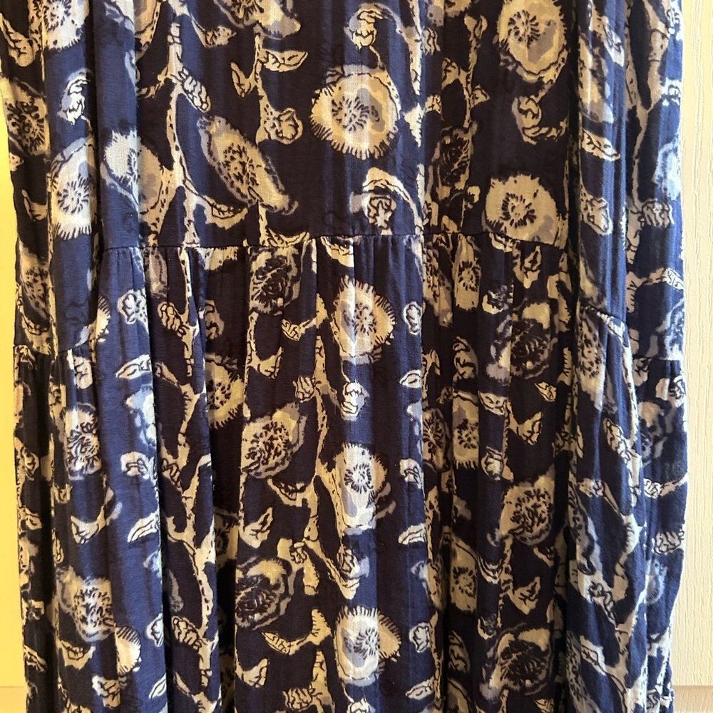 Natural Life - Poppish White Flower and Dark Blue Dress - Med but can fit Lge. - Picture 4 of 4
